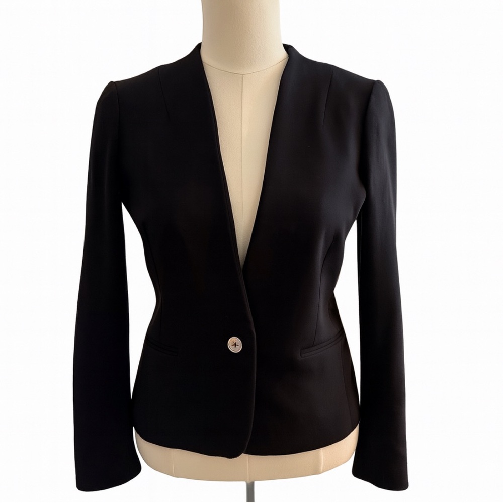 Banana Republic Black Women's Blazer Size 6. Very flattering!
